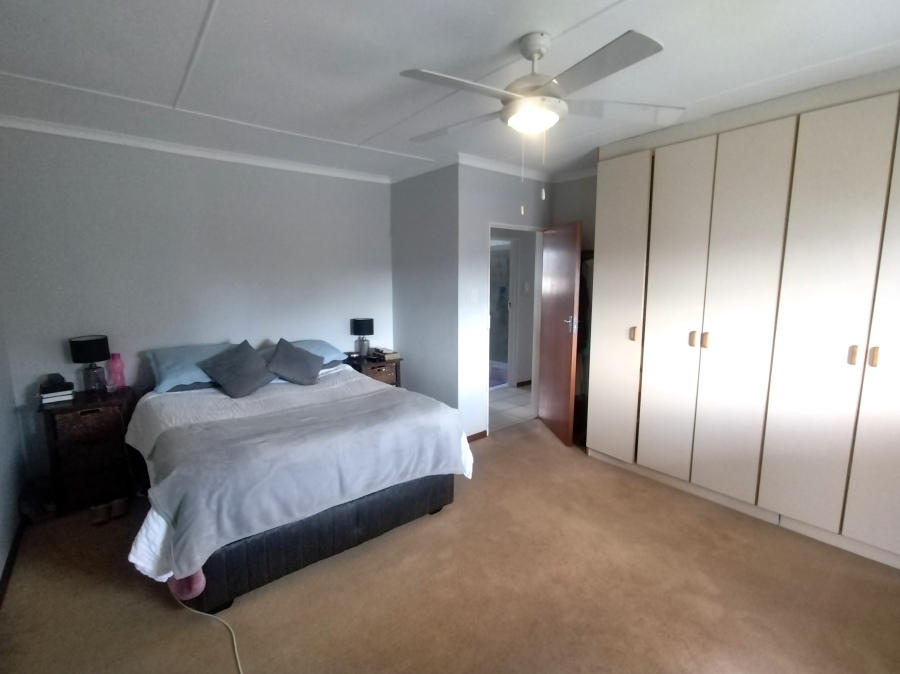 3 Bedroom Property for Sale in Wavecrest Eastern Cape
